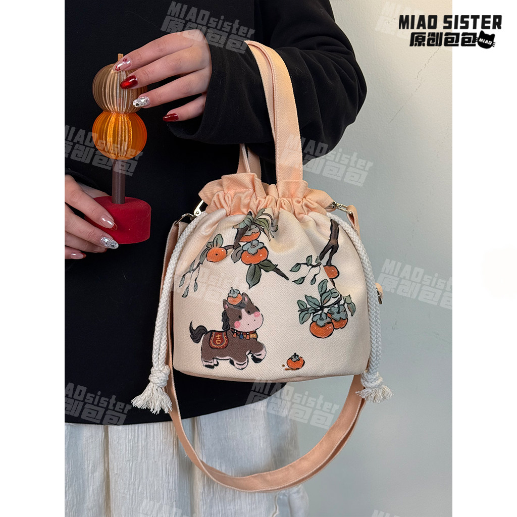 好柿小马国风可爱印花抽绳款可斜挎包高颜值便携百搭手提束口包B,箱包皮具/热销女包/男包,水桶包,淘宝优惠券,粉丝福利购,淘宝优惠卷