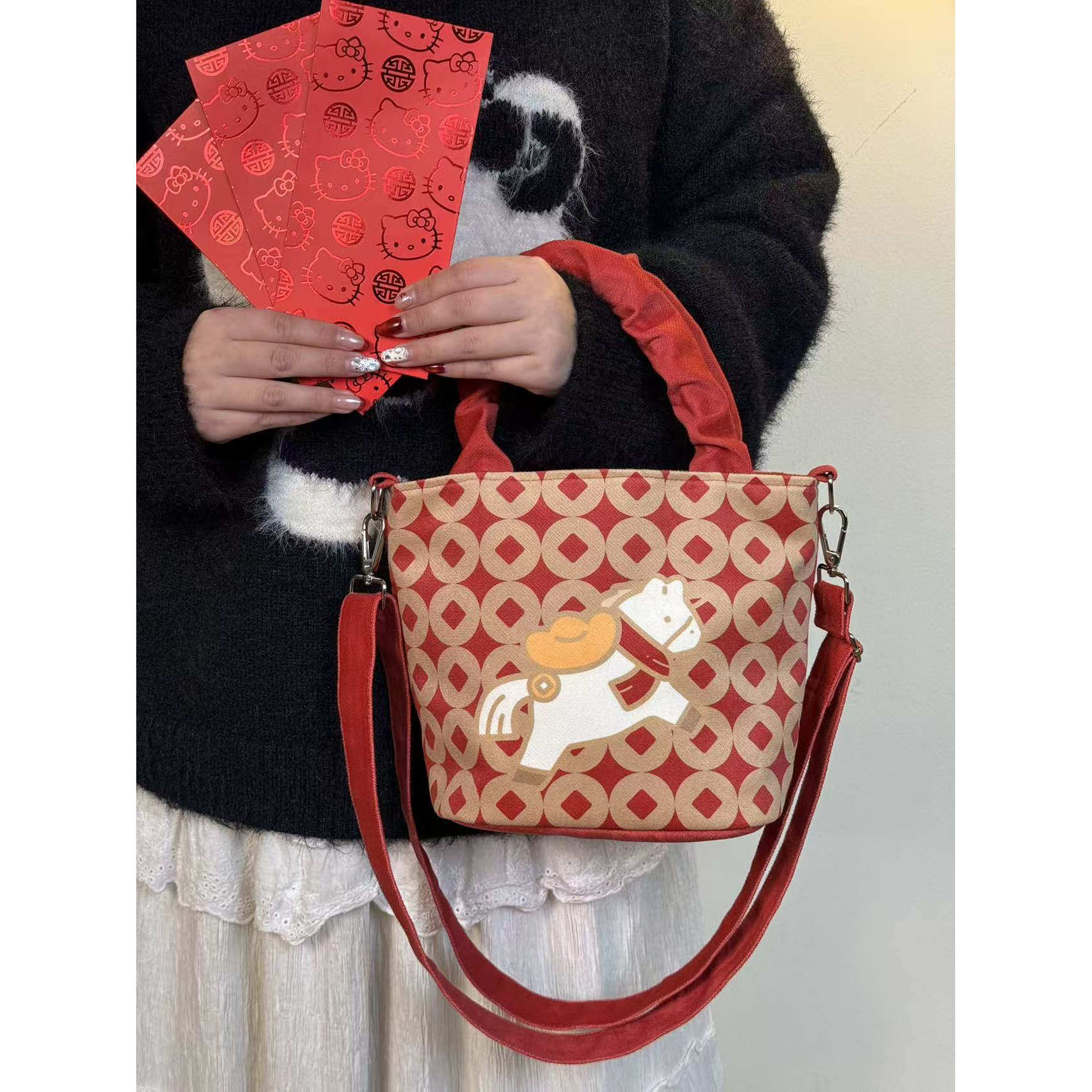 铜钱小马褶皱红色吉祥物新年百搭手提包水桶包可斜挎单肩妈咪包B