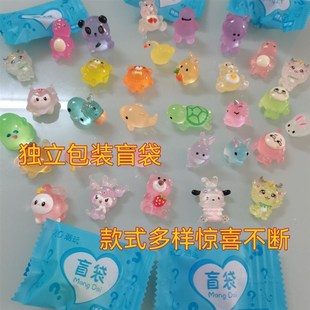 U卡通随机Y03 夜光盲袋小玩具小动物迷你独立包装 下单立减50