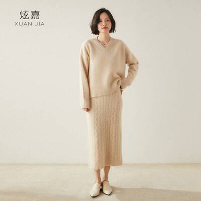 云感亲肤羊绒衫2025秋冬新款羊毛V领慵懒风针织衫女宽松显瘦毛衣