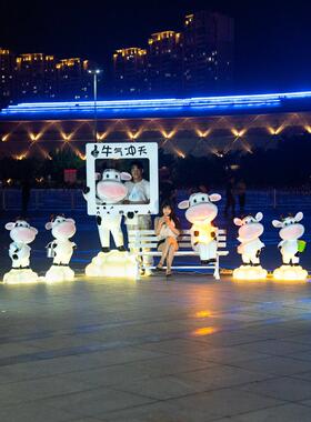 卡通奶牛雕塑玻璃钢幼儿园装饰商场网红摆件发光彩虹景观打卡美陈