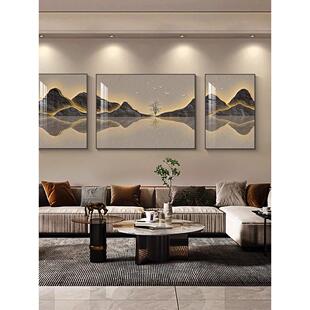 现代简约的富禄山水客厅装饰画平易近人的豪华沙发背景墙壁画高端