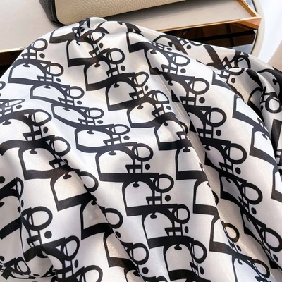 1 Pcs 90cm Ladies' Silk Scarf Vintage Fashionable Versatile