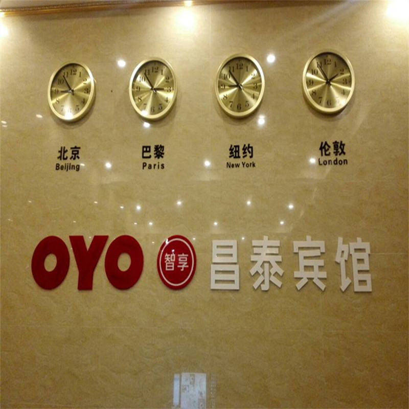 酒店大堂挂钟宾馆前台时钟创意金属圆形静音客厅挂钟金色世界时钟