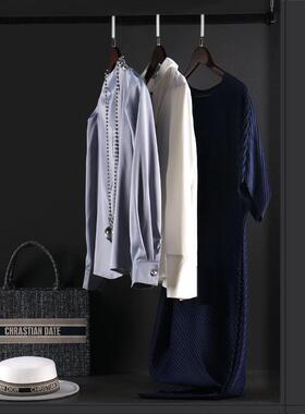 小众北欧风样板房衣帽间女衣服摆件软装蓝色系衣柜鞋包装饰品