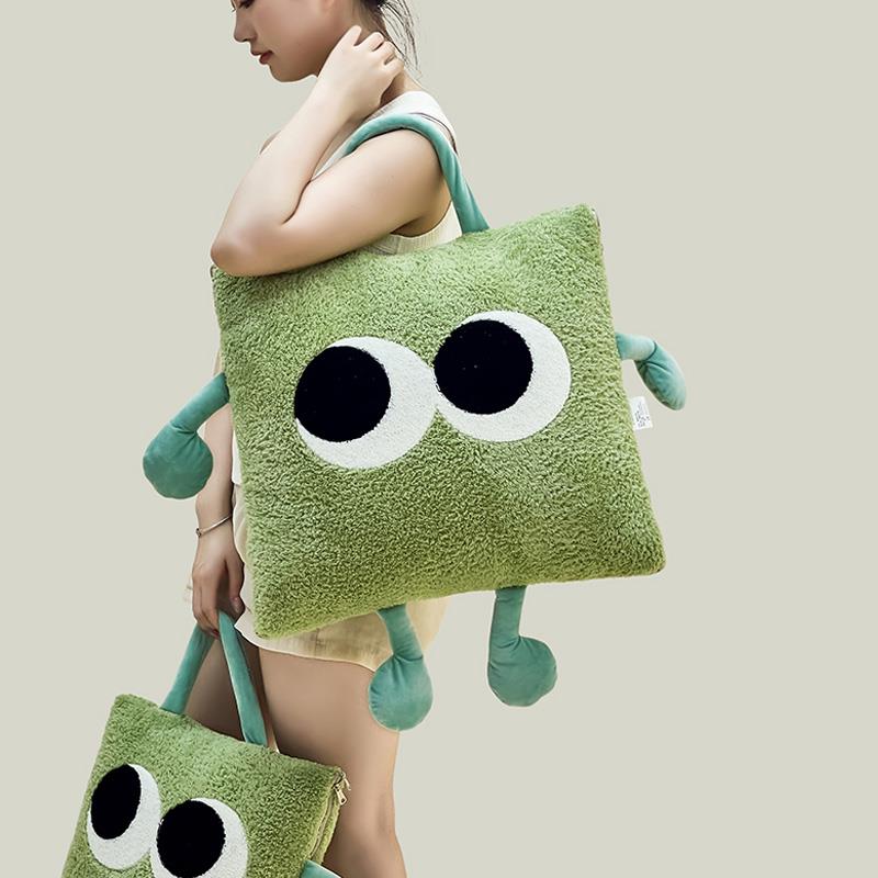 手拎款！加厚加绒大眼仔抱枕被子两用车内枕头被办公室午休盖毯靠