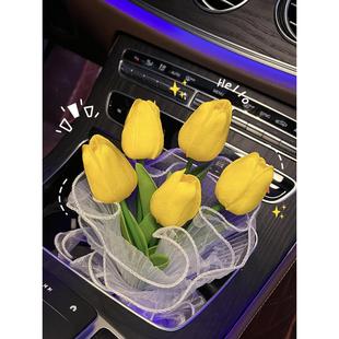 汽车摆件2023新款网红车载中控台郁金香花束女神车内装饰用品大全