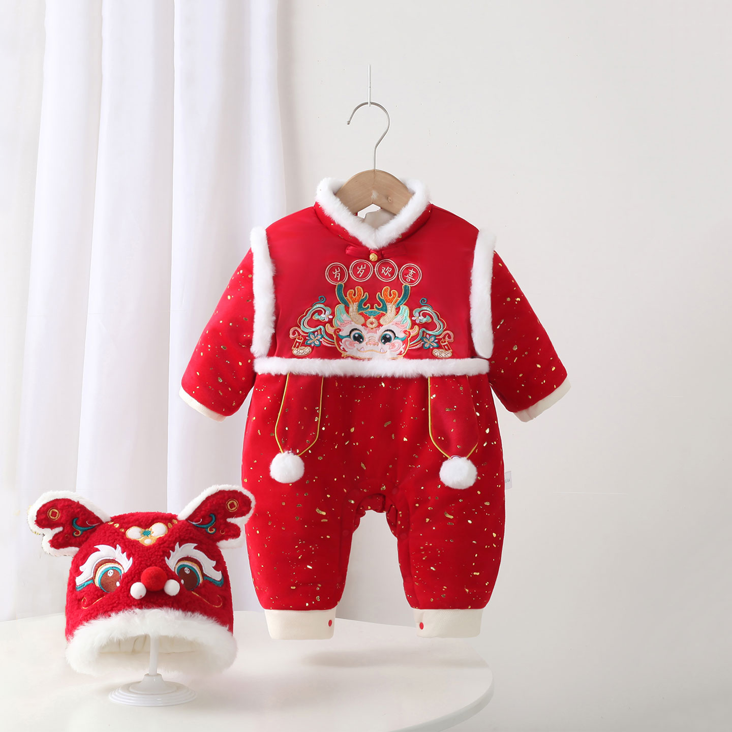 宝宝冬季连体衣加厚新年服