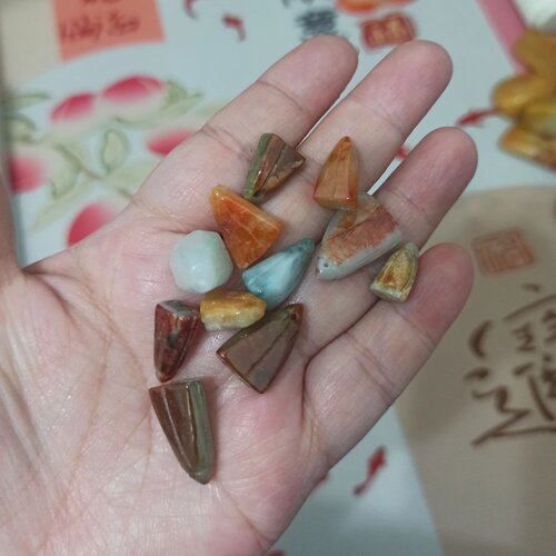 缅甸天然翡翠吊坠孔莲蓬