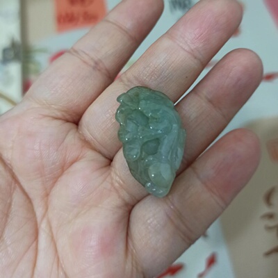 天然翡翠吊坠雕刻件手把如意貔貅