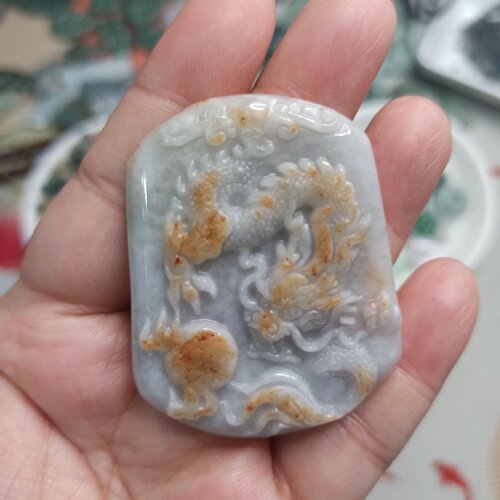 天然翡翠吊坠黄翡飘花龙牌