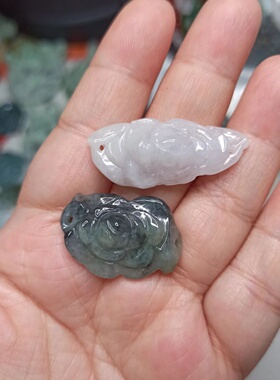 天然翡翠手排雕刻件手牌