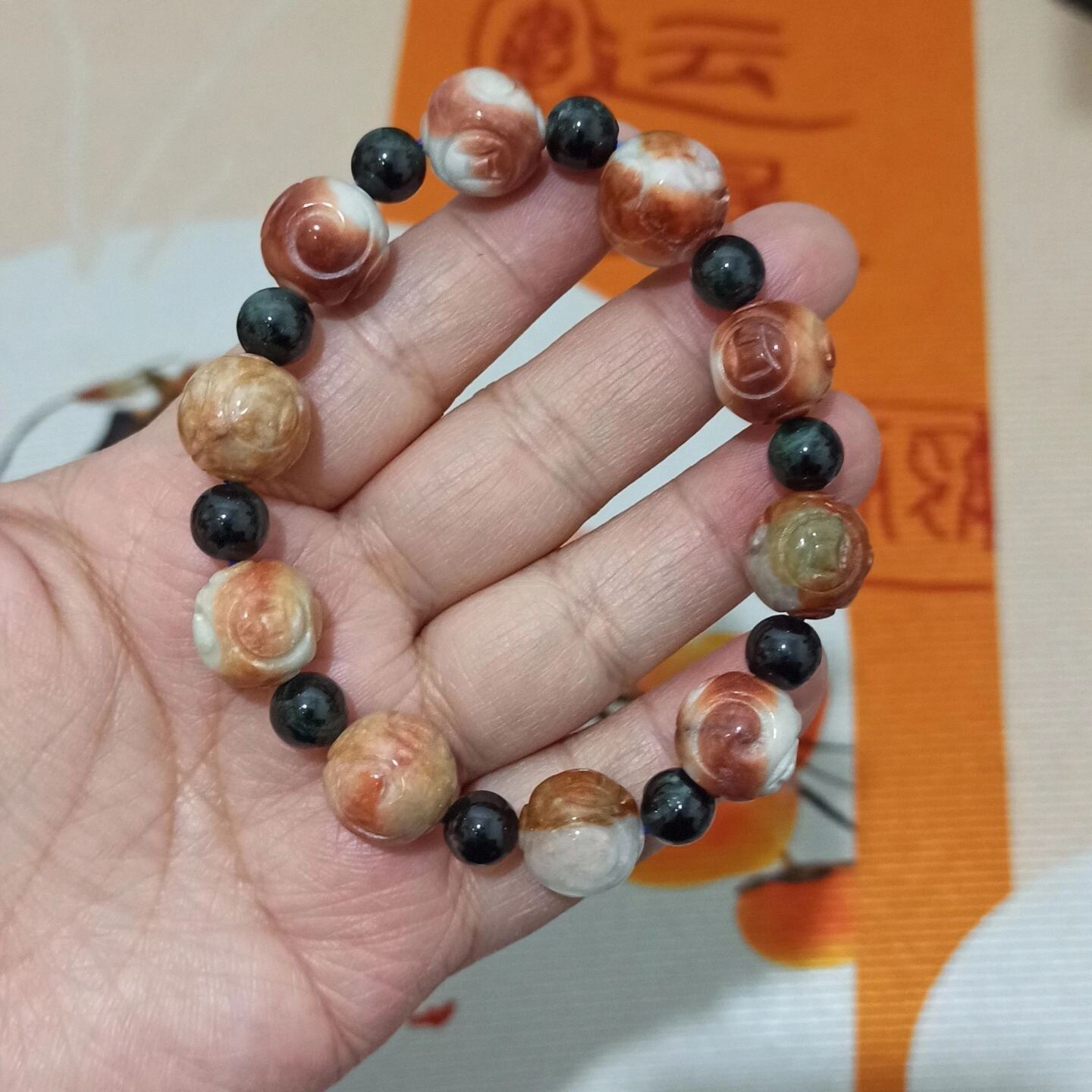 天然翡翠烧红翡回纹珠手串