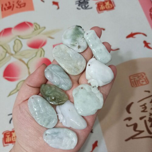 天然翡翠杂件如意福瓜等福袋