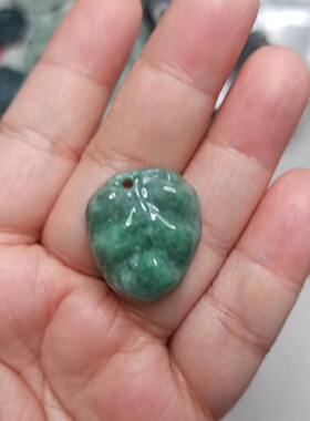 天然翡翠吊坠叶子金枝