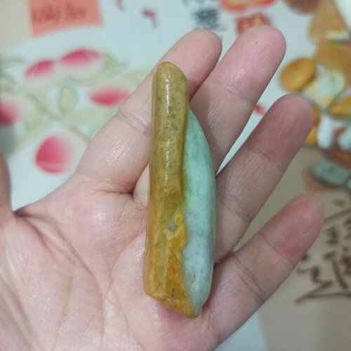 天然翡翠吊坠黄翡悟道牌