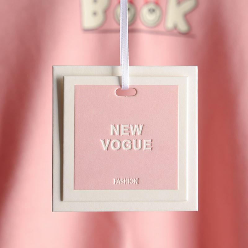 服装店高档吊牌标签订做衣服挂牌定制加厚米白卡定做商标设计现货