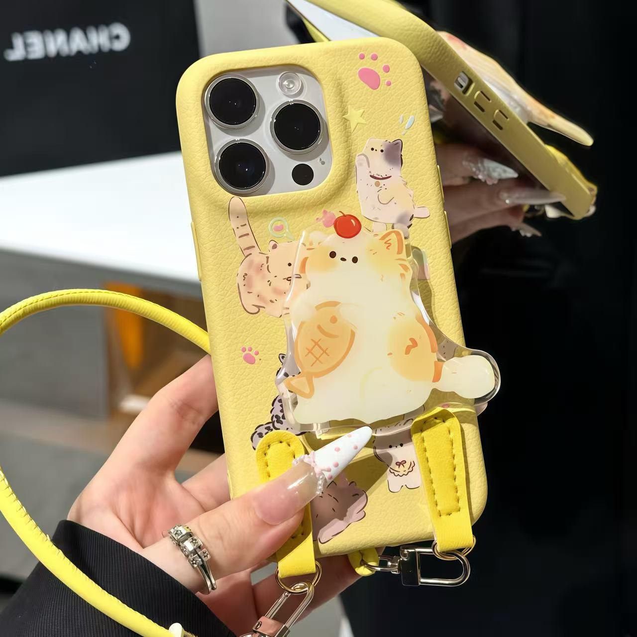 适用苹果17/16抱鱼小猫手机壳