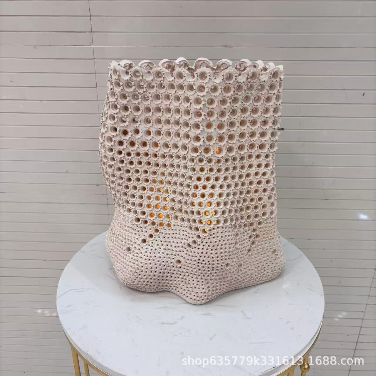 简约现代手工镂空陶瓷花瓶摆件