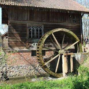 户外房屋防腐木制水池流水车轮中型2m水车风力转动铁艺水车模型