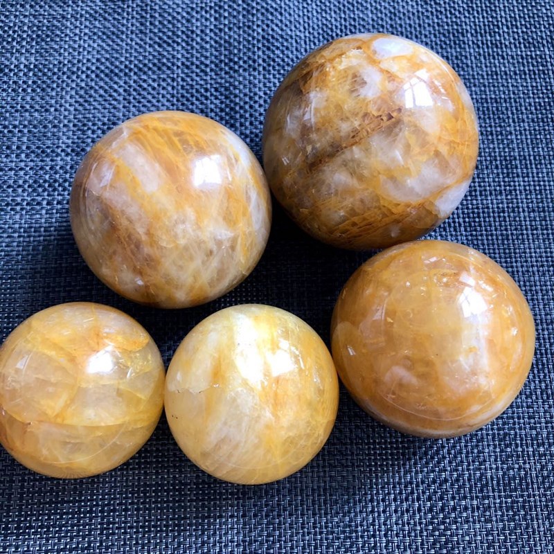 天然黄胶花水晶球原石打磨摆件