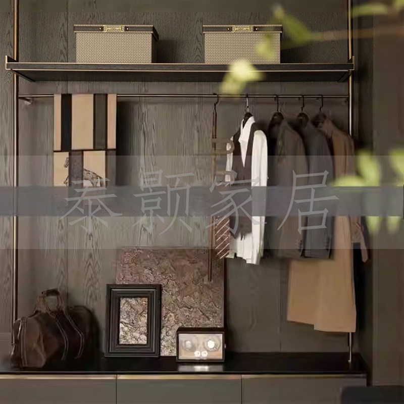 现代意式简约男士衣帽间衣柜软装饰品摆件搭配组合样板间展厅