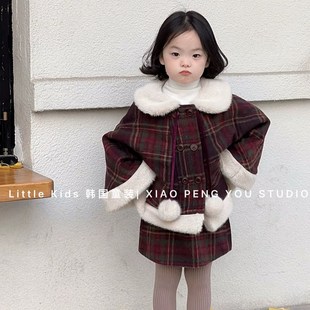 女童带斗篷外套秋冬2024女宝宝加绒披肩格子上衣半裙套装毛呢大衣