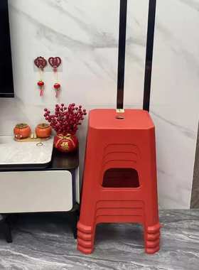 A8L红色塑料凳子北欧经济型餐桌凳结实耐用吃饭凳客厅防滑成人高