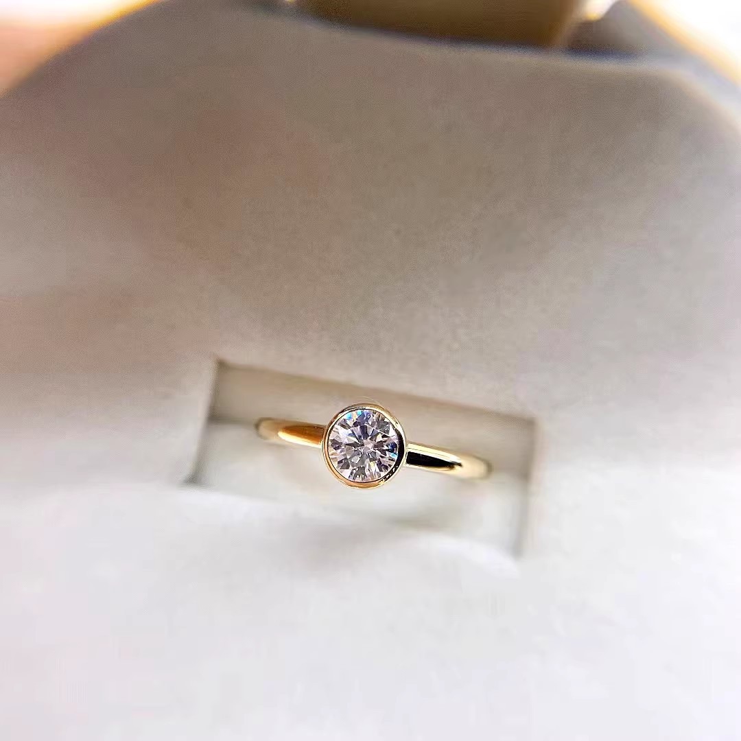 轻奢简约1克拉泡泡钻戒指