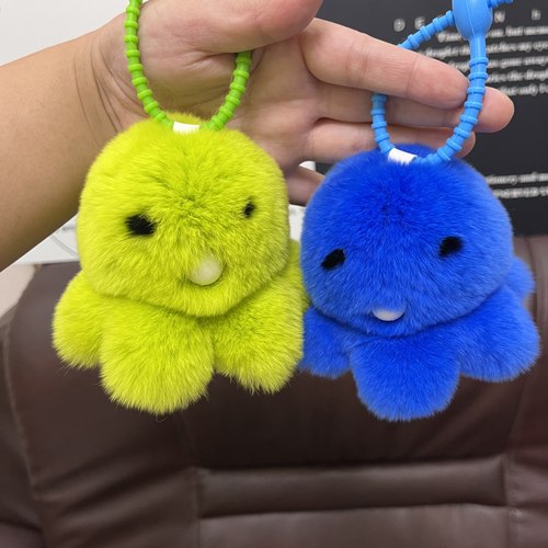 真獭兔毛吐泡小章鱼毛绒挂件礼物
