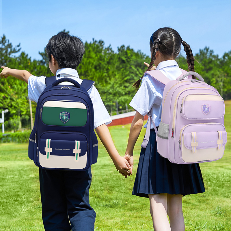 陽(yáng)光8點(diǎn)書包小學(xué)生男女生兒童三到六年級(jí)護(hù)脊大容量輕便英倫雙肩