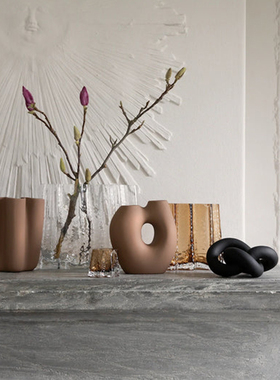 瑞典ooee Deign磨砂曲线陶瓷瓶客厅鲜瓶插器异形孔