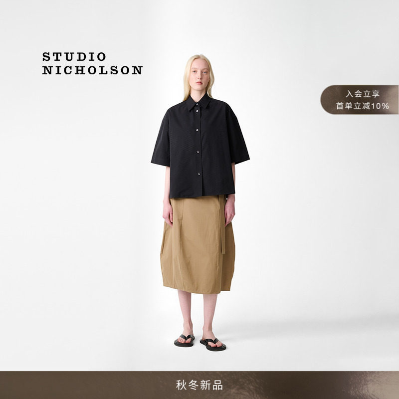 STUDIO NICHOLSON女士TOCOA短款方裁棉质短袖衬衫图片