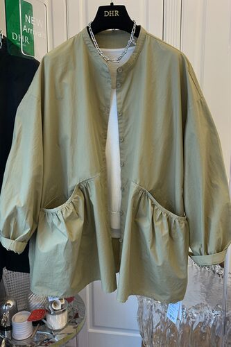 2026秋冬新款双口袋长袖宽松风衣外套女设计感小众休闲衬衫上衣