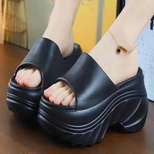 拖鞋 可爱居家室内高跟一字拖防滑坡跟沙滩外穿Z厚底凉拖 女夏韩版