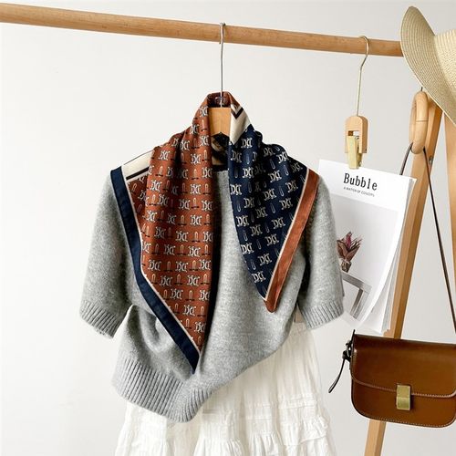 春秋夏季覆古双面m印花方巾女高级感丝巾小众文艺领巾气质装饰围