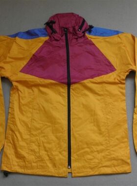 户外女士冲锋衣春l秋薄款防风衣夹克连帽接缝压胶雨衣短款成人徒
