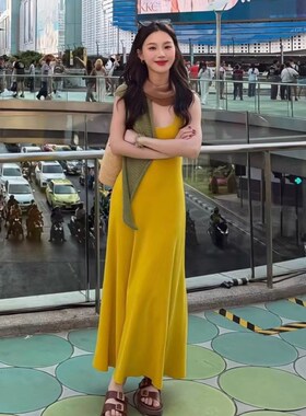 法式U领黄色针织吊带连衣裙女夏季多巴胺穿搭修R身包臀无袖长裙子