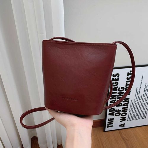 精致女百搭腋下包水桶包包女百y搭2024新款高级简约质感单肩斜挎