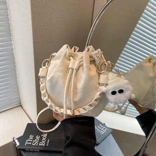 小众流行T斜挎包女士手提 时尚 包包高级感百搭水桶包夏季 2024新款