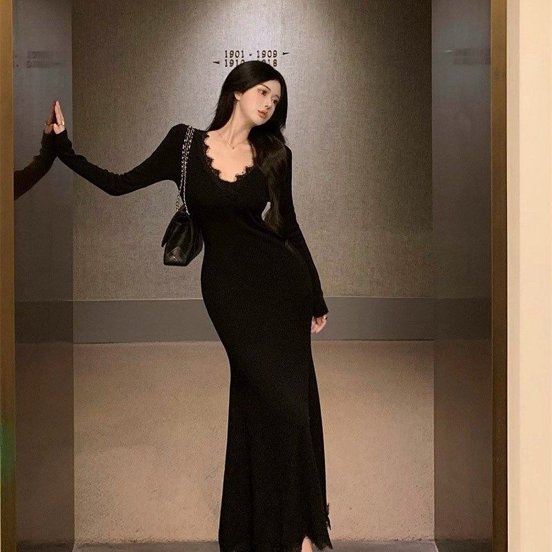v领蕾丝边拼接连衣裙女秋冬季打底长裙黑色长袖修身包臀鱼尾裙子