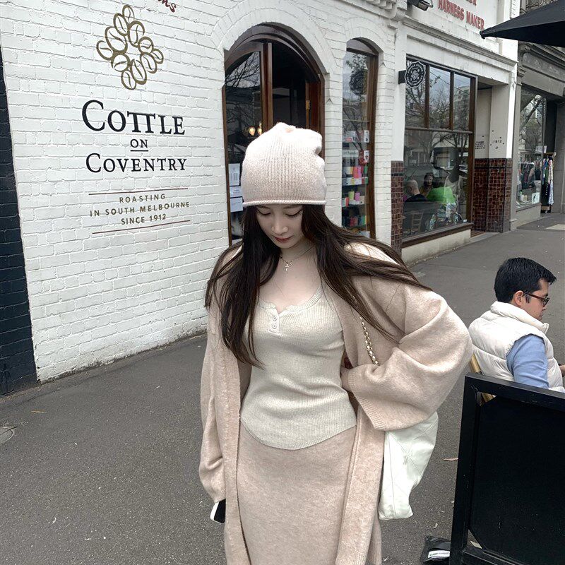 ke7en bi入!搭配小能手纽扣针织背心下摆弧度坑条吊带