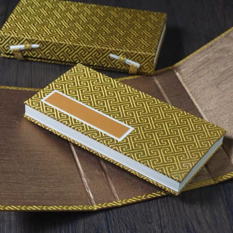 徽上善 半生熟粉彩笺加厚装裱卡纸册页本 2x2厘米方格子小楷