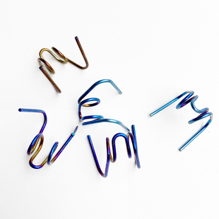 电动车电摩卡钳固定弹簧下泵刹车片防锈烧钛加粗通用小辐射小螃蟹