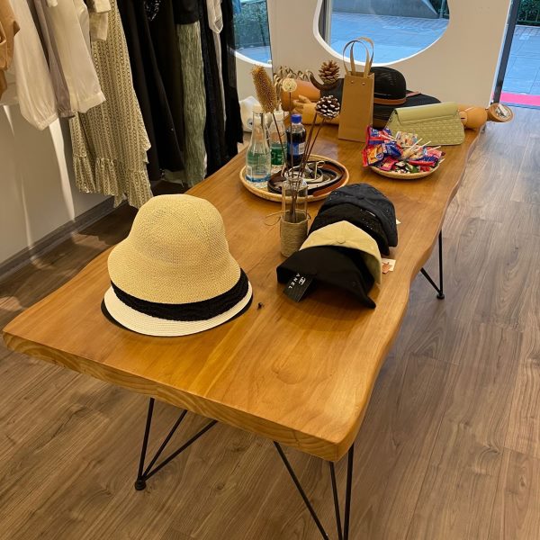 北欧服装店桌子中间摆放中岛实木展示桌简约长方形流水台展示鞋架