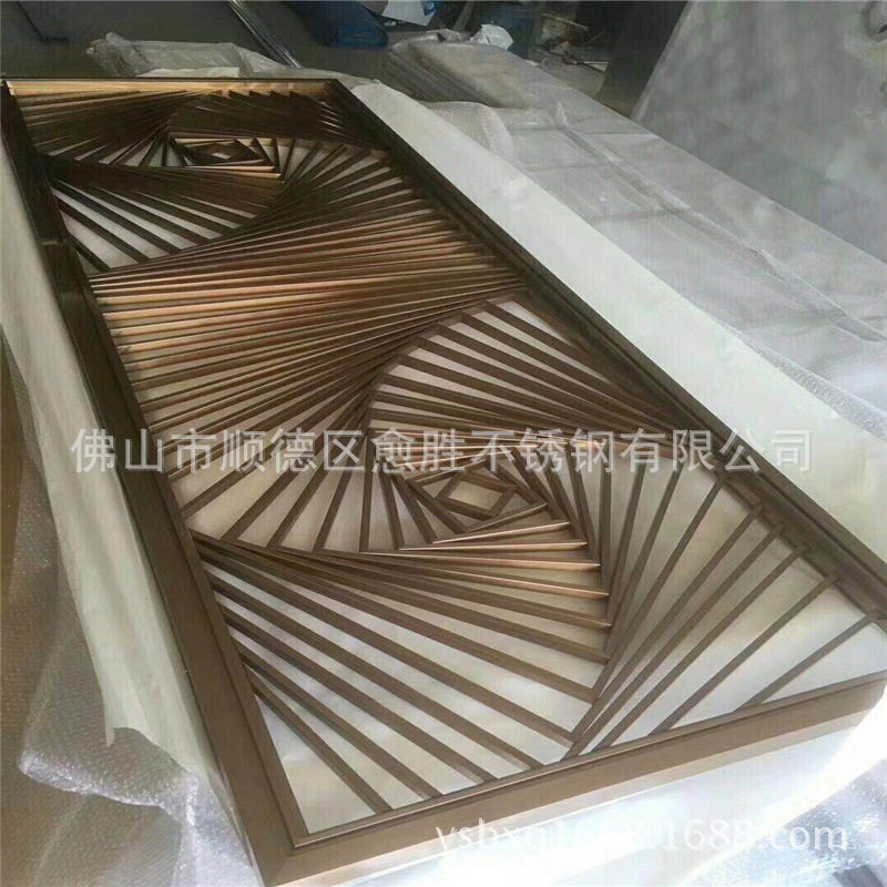 呼伦贝尔电镀不锈钢花格金属隔断厂家  碧桂园不锈钢屏风装饰摆件