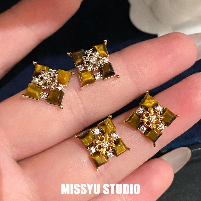 风复古虎眼石菱形耳钉耳饰锆石耳环！隽雅真金花朵电镀18k美拉德