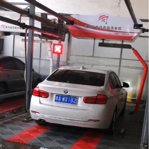 无接触快速洗车机 全自动操作 24 小时洗车 扫码即洗 不伤车漆