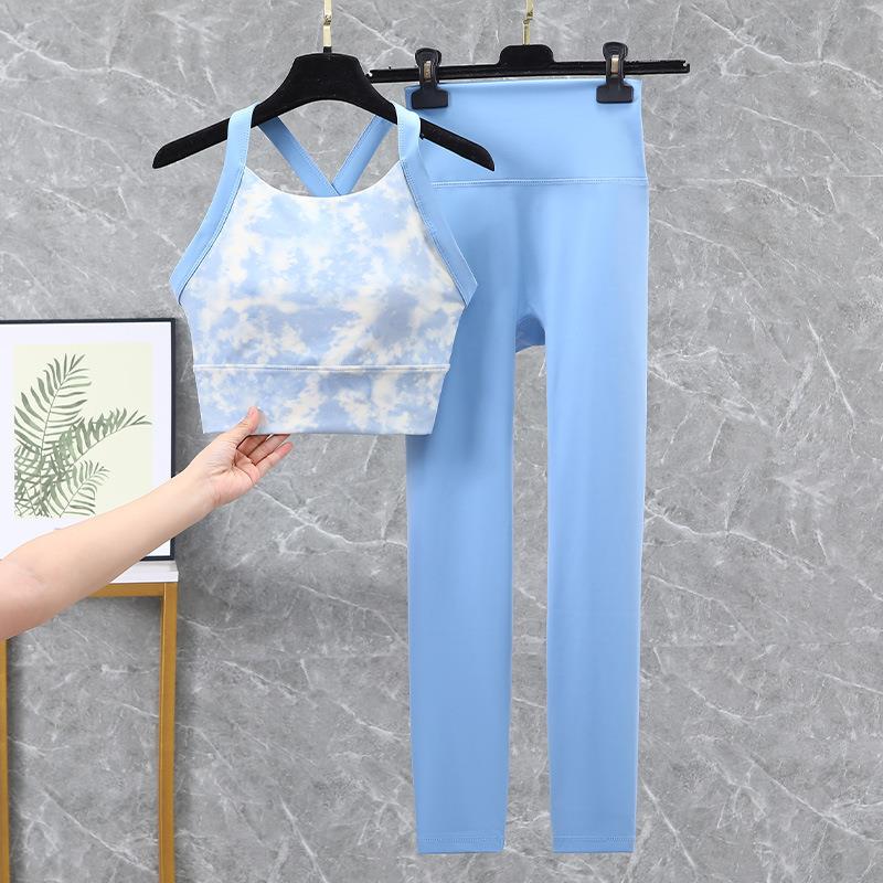 新款瑜伽服套装女带胸垫舒适高弹透气健身跑步普拉提训练套装