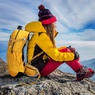 艾王专业户外徒步30L登山包轻量化双肩包防水透气爬山旅行背囊包